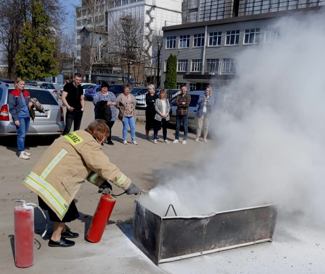 Вчера наши пожарные из ПСЧ-219 #Мособлпожспас провели занятие по пожарной безопасности с сотрудниками Ожерельского комбикормового завода, расположенного в городском округе #Кашира